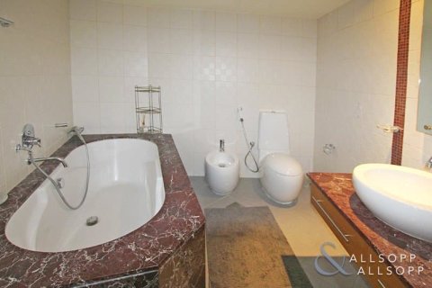 Apartment in Sadaf, Jumeirah Beach Residence, Dubai 2 bedrooms, 171 sq.m. № 78918 - photo 24