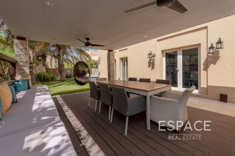 Villa in Arabian Ranches, Dubai 6 bedrooms, 569 sq.m. № 61614 - photo 18