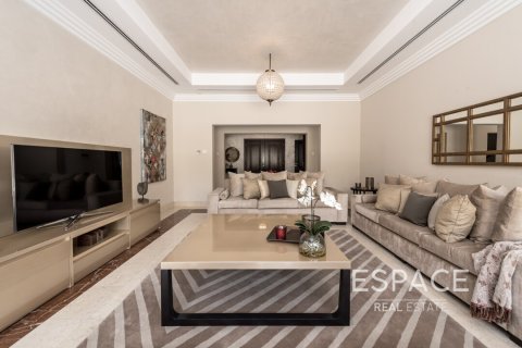 Villa in Arabian Ranches, Dubai 6 bedrooms, 569 sq.m. № 61614 - photo 2