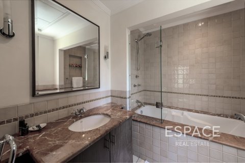 Villa in Arabian Ranches, Dubai 6 bedrooms, 569 sq.m. № 61614 - photo 11