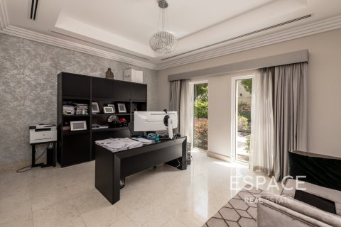Villa in Arabian Ranches, Dubai 6 bedrooms, 569 sq.m. № 61614 - photo 4