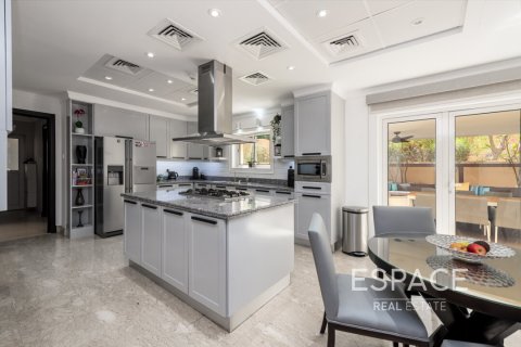 Villa in Arabian Ranches, Dubai 6 bedrooms, 569 sq.m. № 61614 - photo 6