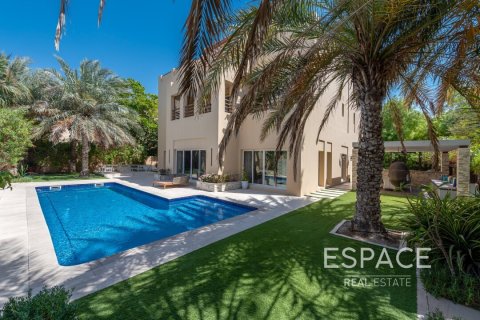Villa in Arabian Ranches, Dubai 6 bedrooms, 569 sq.m. № 61614 - photo 1