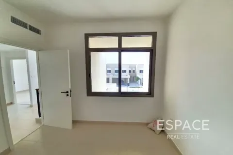 Купить таунхаус в Дубае: 3 спальни, 207м², № 61617 - фото 2