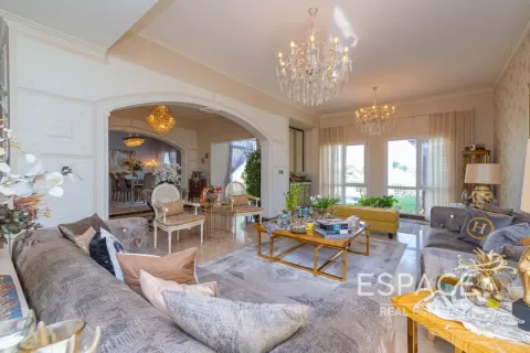 Villa in Meadows, Dubai 5 bedrooms, 353 sq.m. № 61619 - photo 4