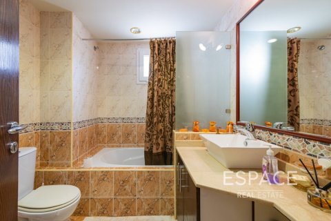 Villa in Meadows, Dubai 5 bedrooms, 353 sq.m. № 61619 - photo 16