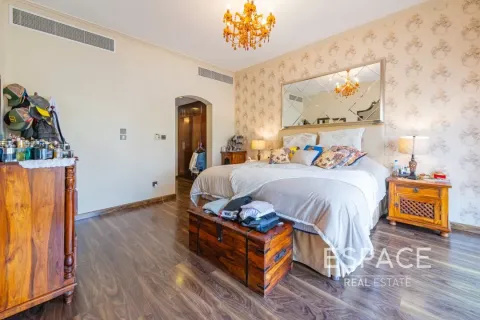 Villa in Meadows, Dubai 5 bedrooms, 353 sq.m. № 61619 - photo 13