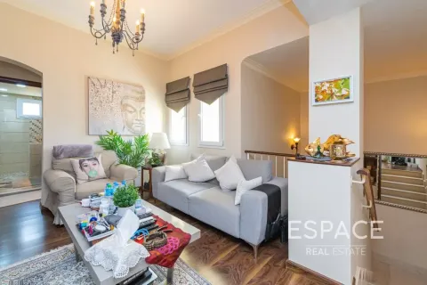 Villa in Meadows, Dubai 5 bedrooms, 353 sq.m. № 61619 - photo 10