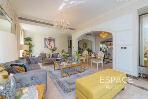 Villa in Meadows, Dubai 5 bedrooms, 353 sq.m. № 61619 - photo 5