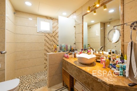 Villa in Meadows, Dubai 5 bedrooms, 353 sq.m. № 61619 - photo 15