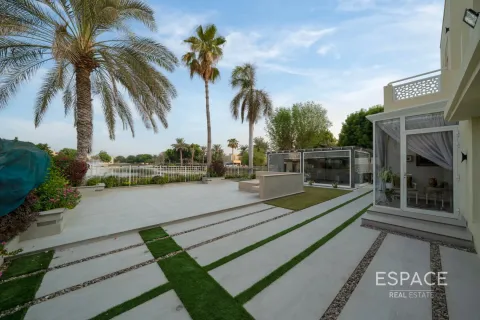 Villa in Meadows, Dubai 5 bedrooms, 353 sq.m. № 61619 - photo 3