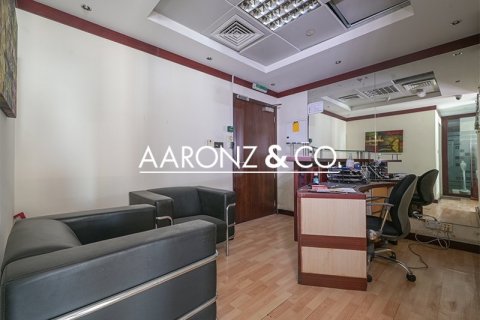Снять в аренду офис в Джумейра Лейк Тауэрс, Дубай: 73.9м², № 78411 - фото 3