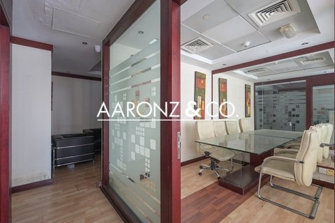 Снять в аренду офис в Джумейра Лейк Тауэрс, Дубай: 73.9м², № 78411 - фото 8