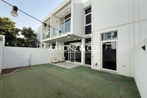 Снять в аренду виллу в Мудоне, Дубай: 3 спальни, 190м², № 78413 - фото 7