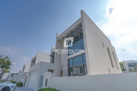 Villa in District One, Mohammed Bin Rashid City, Dubai 4 bedrooms, 570 sq.m. № 73095 - photo 2