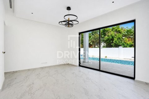 Villa in Jasmine Leaf, Al Barari, Dubai 6 bedrooms, 1902.84 sq.m. № 135998 - photo 3