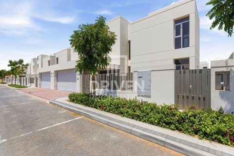 Villa in Jumeirah Park, Dubai 5 bedrooms, 561.04 sq.m. № 135978 - photo 7
