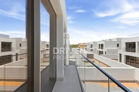 Villa in Jumeirah Park, Dubai 5 bedrooms, 561.04 sq.m. № 135978 - photo 11
