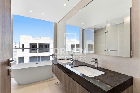 Villa in Jumeirah Park, Dubai 5 bedrooms, 561.04 sq.m. № 135978 - photo 12