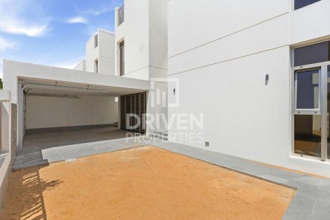 Villa in Jumeirah Park, Dubai 5 bedrooms, 561.04 sq.m. № 135978 - photo 3