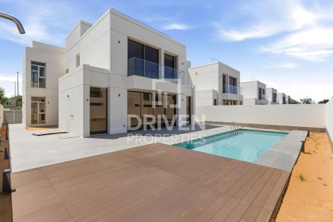 Villa in Jumeirah Park, Dubai 5 bedrooms, 561.04 sq.m. № 135978