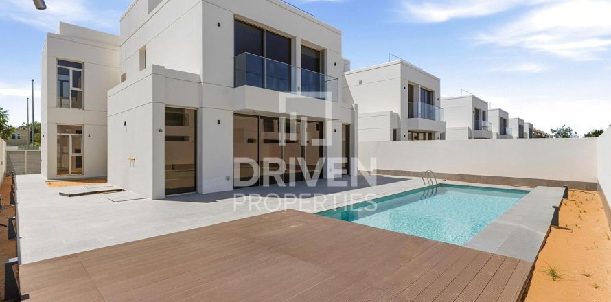 Villa in Jumeirah Park, Dubai 5 bedrooms, 561.04 sq.m. № 135978