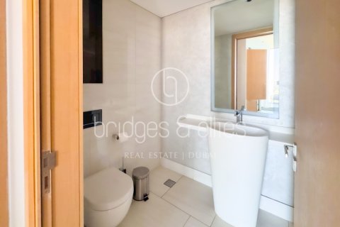 Apartment in Business Bay, Dubai 2 bedrooms, 173.3 sq.m. № 42864 - photo 18