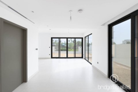 Villa in Dubai 4 bedrooms, 316.8 sq.m. № 42865 - photo 2