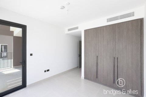 Villa in Dubai 4 bedrooms, 316.8 sq.m. № 42865 - photo 11