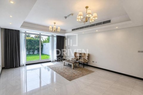 Villa en Al Barsha South, Al Barsha, Dubai, 3 dormitorios, 239.97 m², № 126187 - foto 11