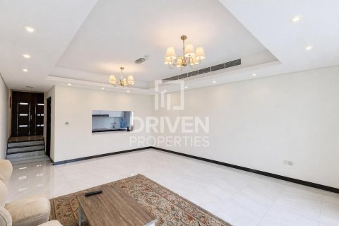 Villa en Al Barsha South, Al Barsha, Dubai, 3 dormitorios, 239.97 m², № 126187 - foto 12