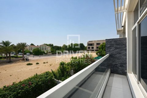 Villa en Al Barsha South, Al Barsha, Dubai, 3 dormitorios, 239.97 m², № 126187 - foto 7
