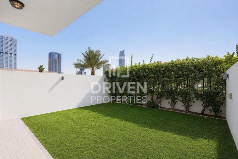 Villa en Al Barsha South, Al Barsha, Dubai, 3 dormitorios, 239.97 m², № 126187 - foto 8