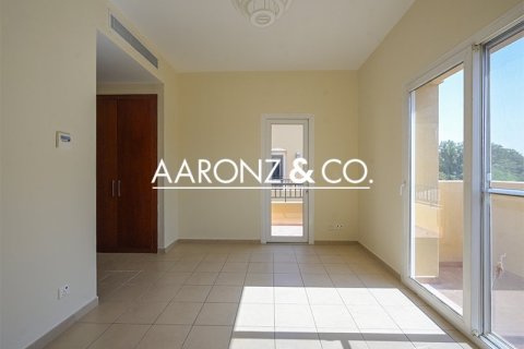 Снять в аренду виллу в Арабиан Ранчес, Дубай: 2 спальни, 208м², № 85165 - фото 10