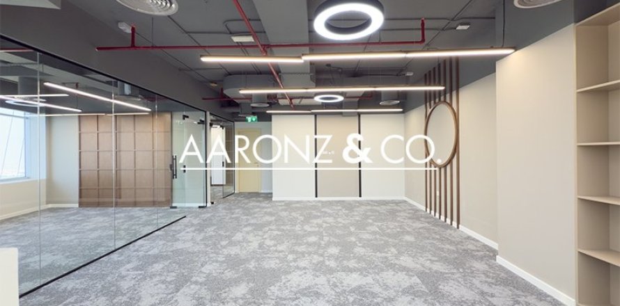 Офис в Джумейра Лейк Тауэрс, Дубай, 111м², № 85160