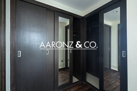 Apartment in 23 Marina, Dubai Marina, Dubai 4 bedrooms, 524 sq.m. № 85164 - photo 17