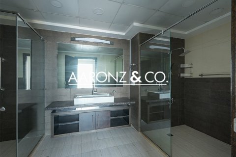 Apartment in 23 Marina, Dubai Marina, Dubai 4 bedrooms, 524 sq.m. № 85164 - photo 20