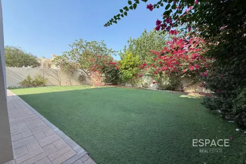 Villa in The Lakes, Dubai 3 bedrooms, 259 sq.m. № 72443 - photo 13