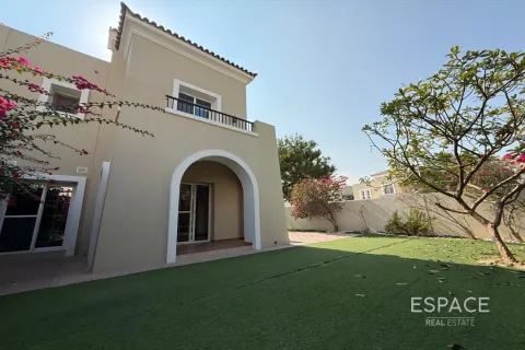 Villa in The Lakes, Dubai 3 bedrooms, 259 sq.m. № 72443 - photo 1