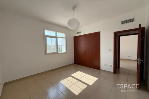 Villa in The Lakes, Dubai 3 bedrooms, 259 sq.m. № 72443 - photo 5