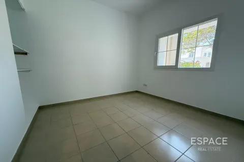 Villa in The Lakes, Dubai 3 bedrooms, 259 sq.m. № 72443 - photo 11