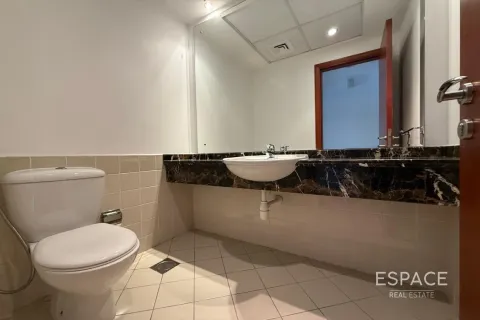 Villa in The Lakes, Dubai 3 bedrooms, 259 sq.m. № 72443 - photo 9