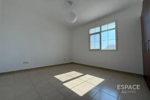 Villa in The Lakes, Dubai 3 bedrooms, 259 sq.m. № 72443 - photo 4