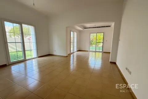 Villa in The Lakes, Dubai 3 bedrooms, 259 sq.m. № 72443 - photo 2