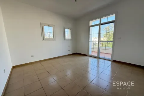 Villa in The Lakes, Dubai 3 bedrooms, 259 sq.m. № 72443 - photo 6