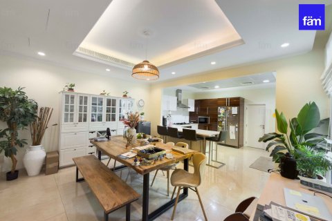 Villa in Dubai 4 bedrooms, 217 sq.m. № 84647 - photo 12