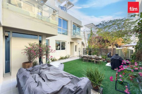 Villa in Dubai 4 bedrooms, 217 sq.m. № 84647 - photo 20