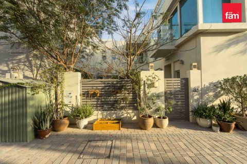 Villa in Dubai 4 bedrooms, 217 sq.m. № 84647 - photo 17