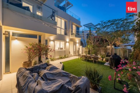 Villa in Dubai 4 bedrooms, 217 sq.m. № 84647 - photo 10