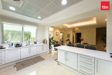 Villa in Dubai 4 bedrooms, 217 sq.m. № 84647 - photo 8